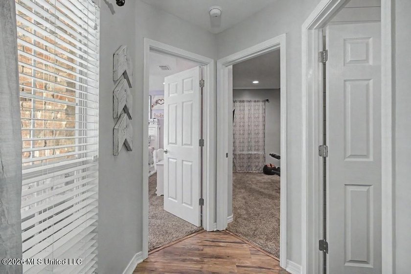 Adorable and well-maintained home featuring a newer A/C system - photo 17