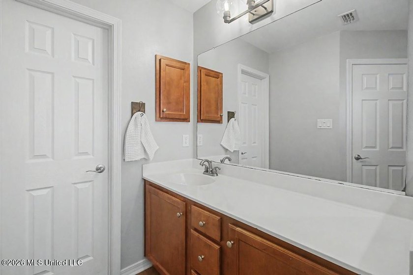 Adorable and well-maintained home featuring a newer A/C system - photo 21