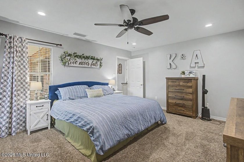 Adorable and well-maintained home featuring a newer A/C system - photo 22