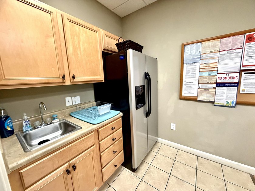 EASY SHOW! Now vacant. Destin BUSINESS PROFESSIONALS! Here is a - photo 23