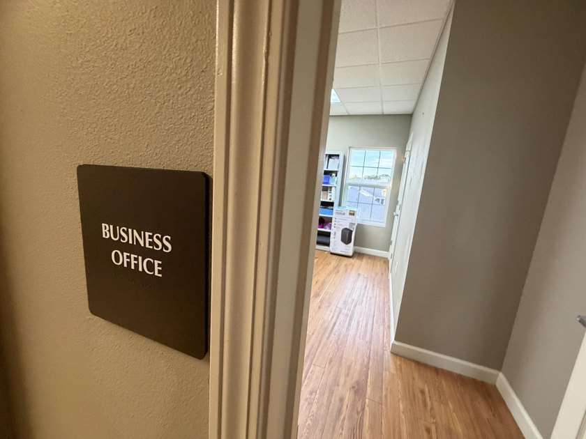 EASY SHOW! Now vacant. Destin BUSINESS PROFESSIONALS! Here is a - photo 33