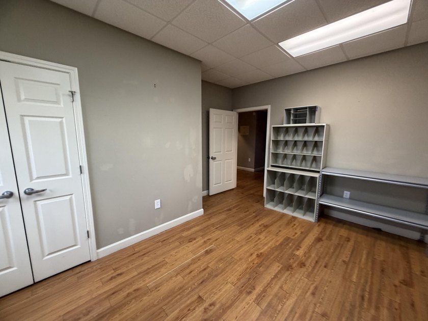 EASY SHOW! Now vacant. Destin BUSINESS PROFESSIONALS! Here is a - photo 35