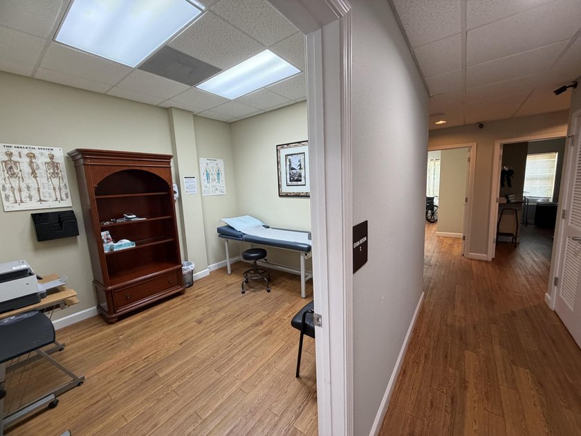 EASY SHOW! Now vacant. Destin BUSINESS PROFESSIONALS! Here is a - photo 41