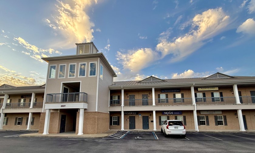 EASY SHOW! Now vacant. Destin BUSINESS PROFESSIONALS! Here is a - photo 46
