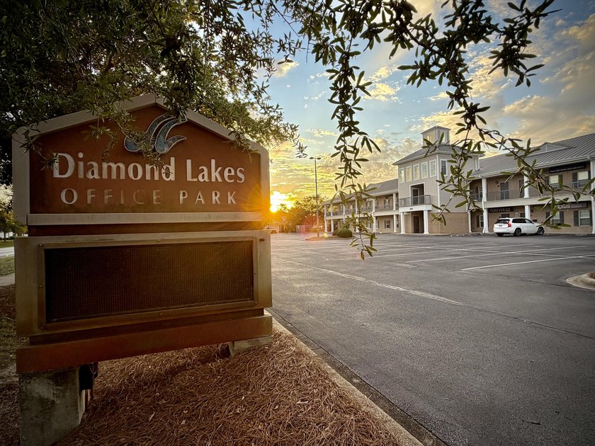 EASY SHOW! Now vacant. Destin BUSINESS PROFESSIONALS! Here is a - photo 47