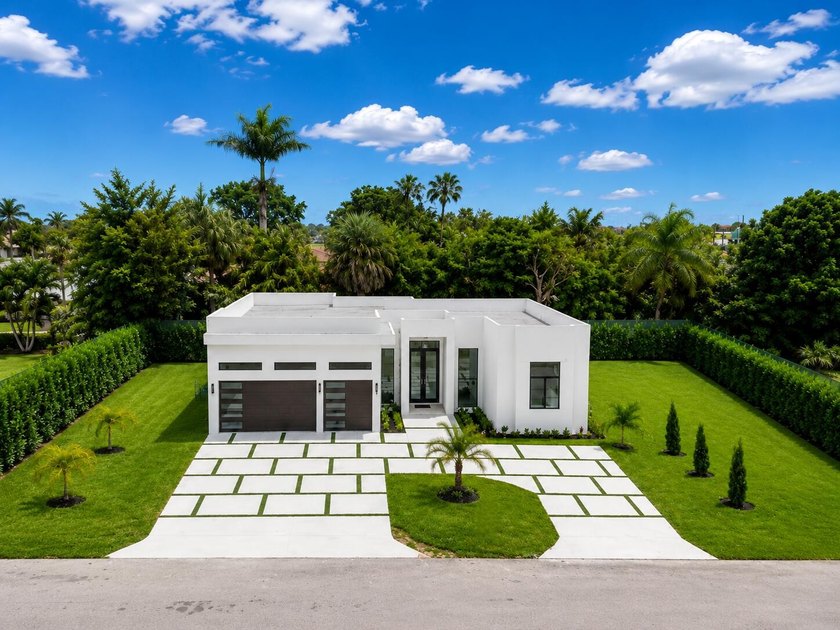 Welcome to this unique and luxurious modern Estate in Plantation - photo 5