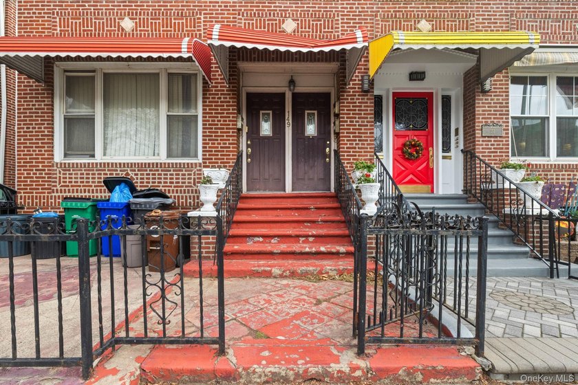 Unlock the potential of this solid three-unit brick building - photo 4