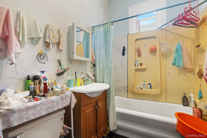 Unlock the potential of this solid three-unit brick building - photo 10