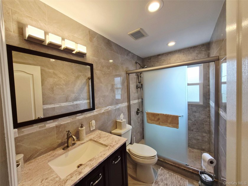 Welcome to this exceptional 6-bedroom Colonial offers the - photo 11