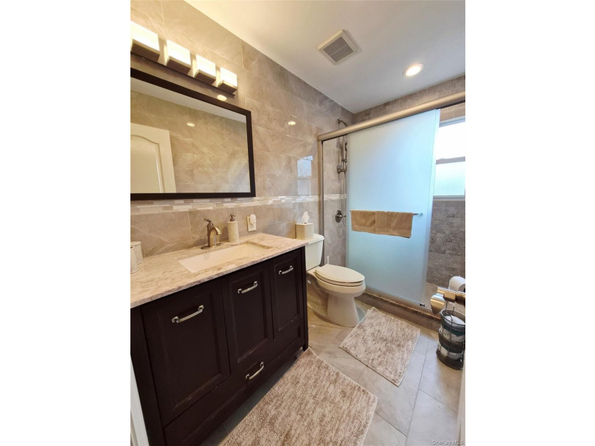 Welcome to this exceptional 6-bedroom Colonial offers the - photo 16