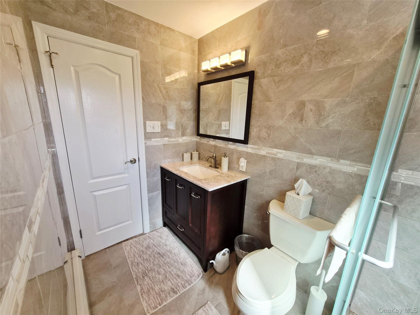 Welcome to this exceptional 6-bedroom Colonial offers the - photo 17