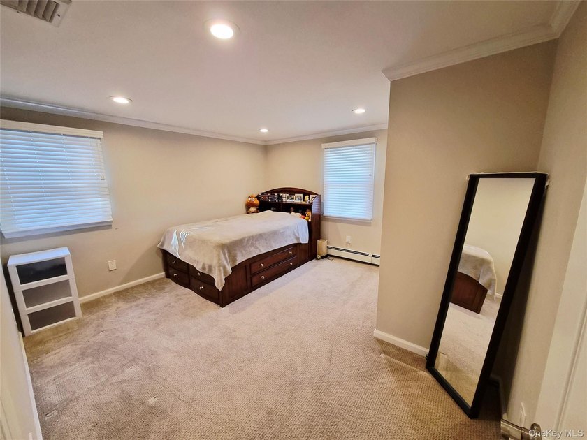 Welcome to this exceptional 6-bedroom Colonial offers the - photo 18