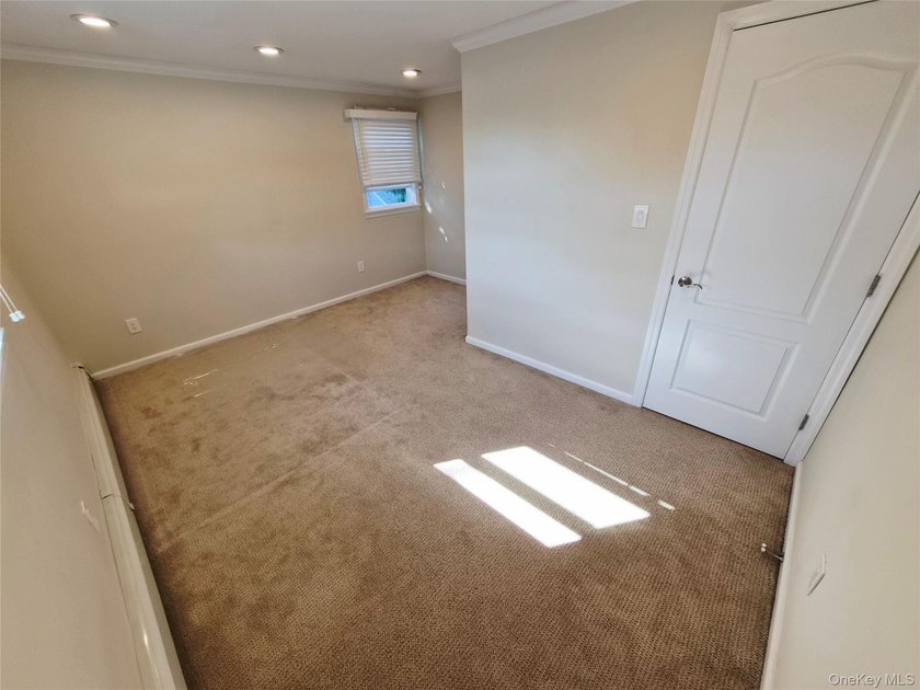 Welcome to this exceptional 6-bedroom Colonial offers the - photo 26