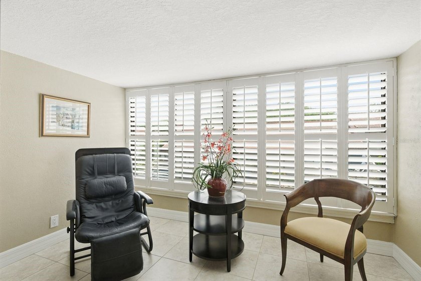 Under contract-accepting backup offers. This move-in ready - photo 31