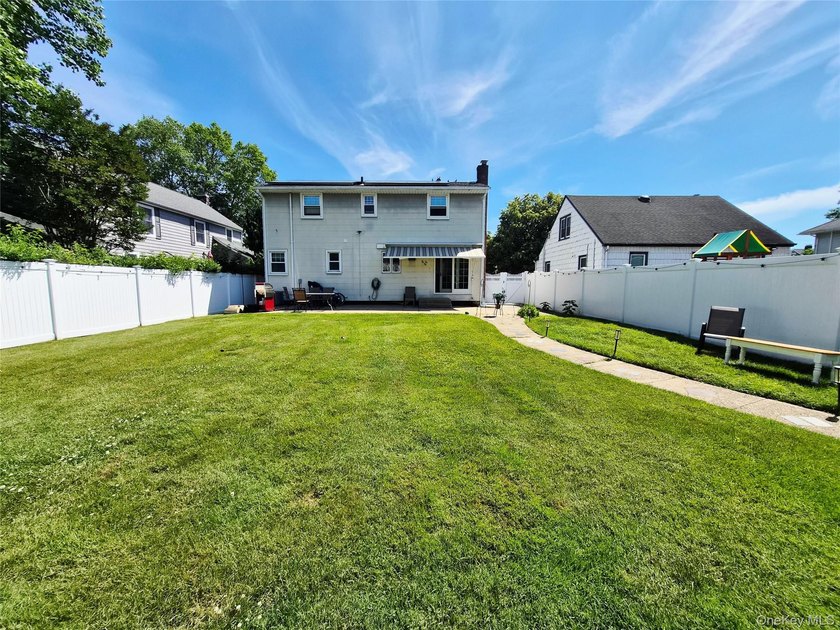 Welcome to this exceptional 6-bedroom Colonial offers the - photo 34