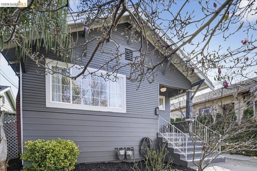 This beautiful Longfellow bungalow lives like a single family - photo 2