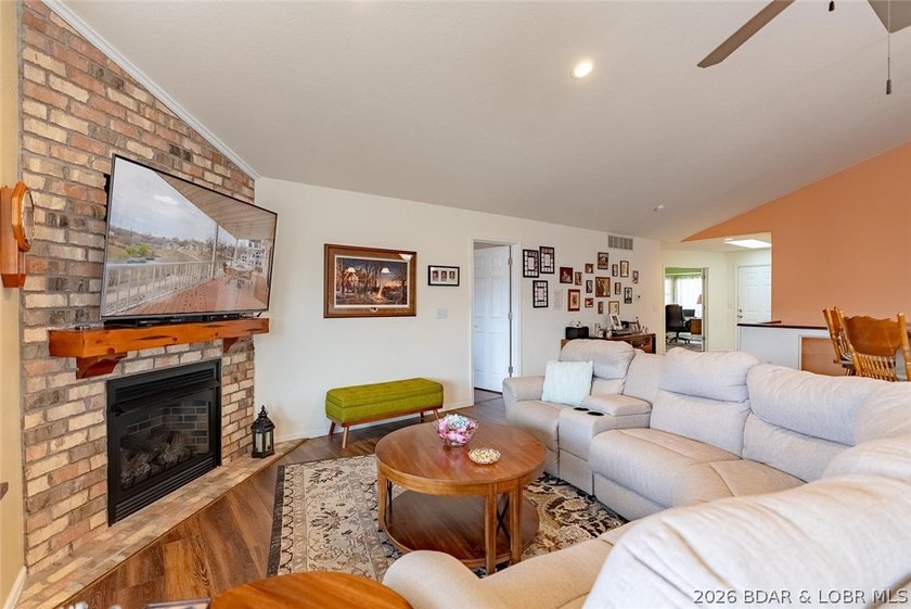 Enjoy easy, low-maintenance living in this spacious 3 bed / 3 - photo 11