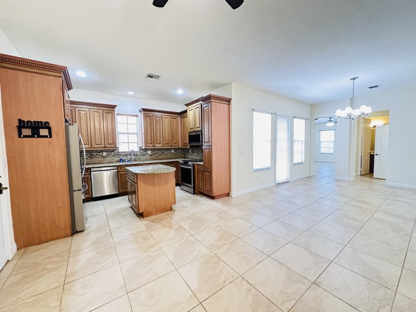 Impeccably maintained and presented in like-new condition, this - photo 11
