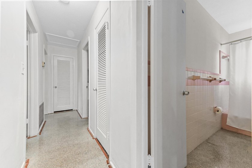 Welcome to this charming 1-story home in Oakland Park, offering - photo 13