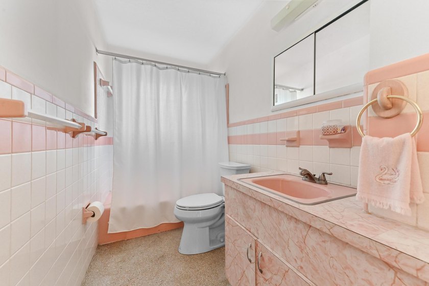 Welcome to this charming 1-story home in Oakland Park, offering - photo 14