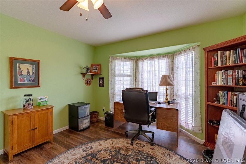 Enjoy easy, low-maintenance living in this spacious 3 bed / 3 - photo 15