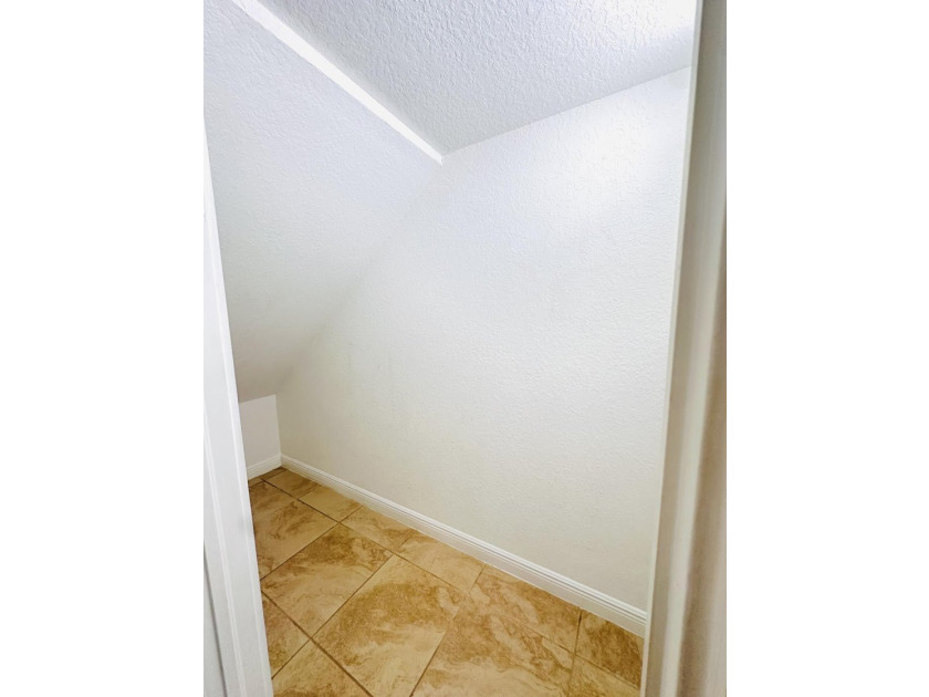 Impeccably maintained and presented in like-new condition, this - photo 17