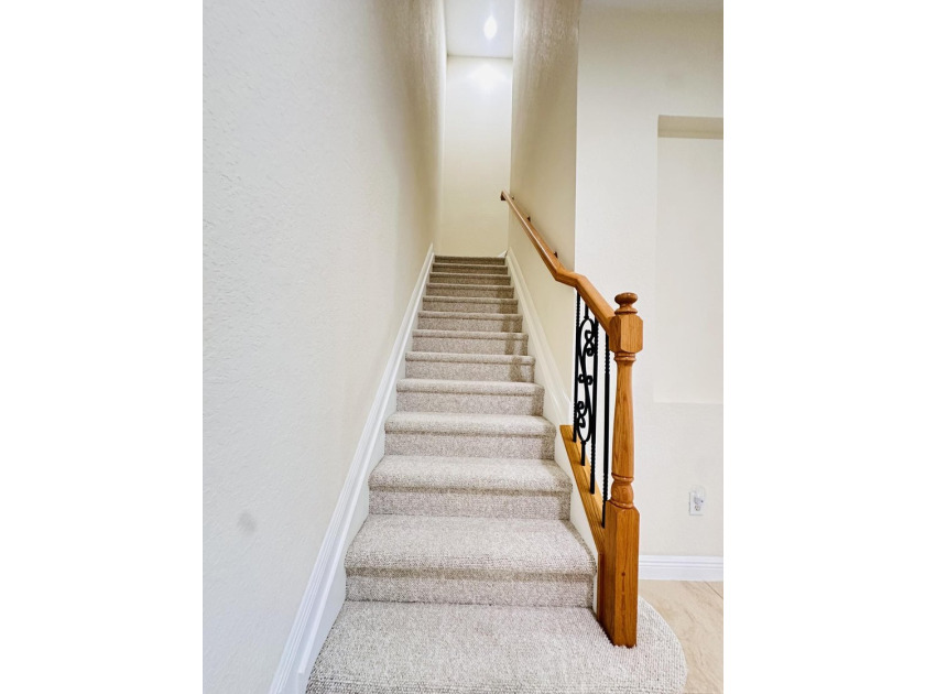 Impeccably maintained and presented in like-new condition, this - photo 19