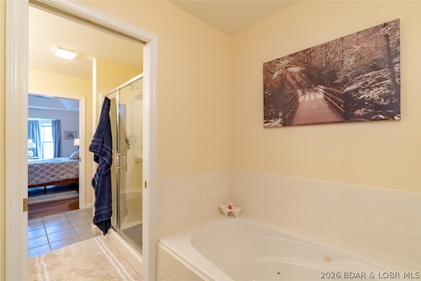 Enjoy easy, low-maintenance living in this spacious 3 bed / 3 - photo 20