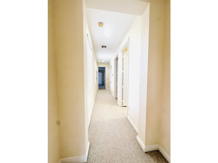 Impeccably maintained and presented in like-new condition, this - photo 20