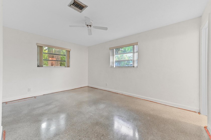 Welcome to this charming 1-story home in Oakland Park, offering - photo 21