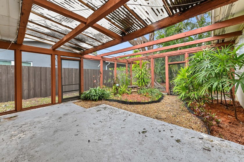 Welcome to this charming 1-story home in Oakland Park, offering - photo 26