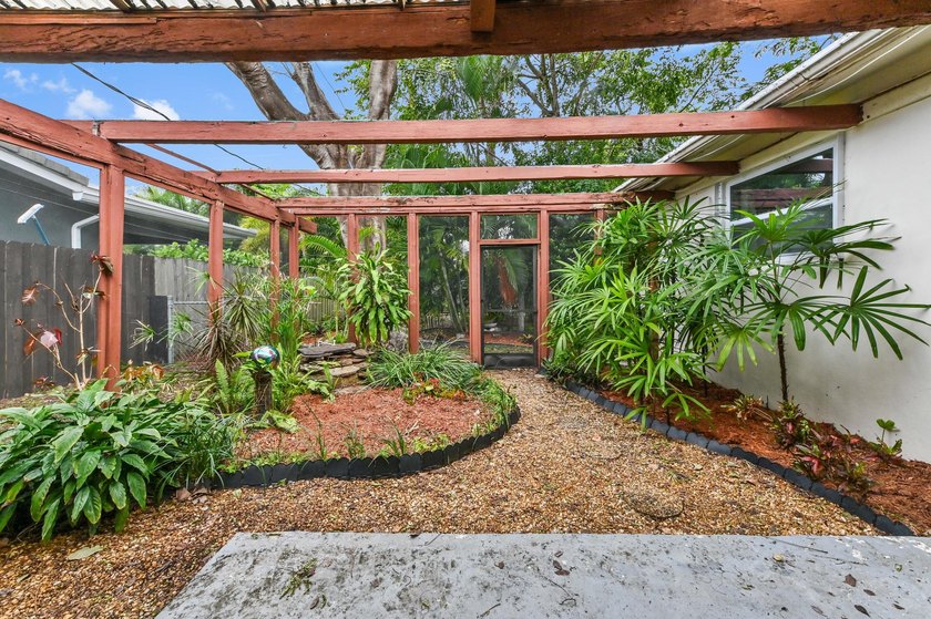 Welcome to this charming 1-story home in Oakland Park, offering - photo 27