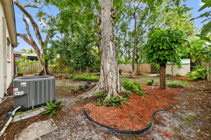 Welcome to this charming 1-story home in Oakland Park, offering - photo 28
