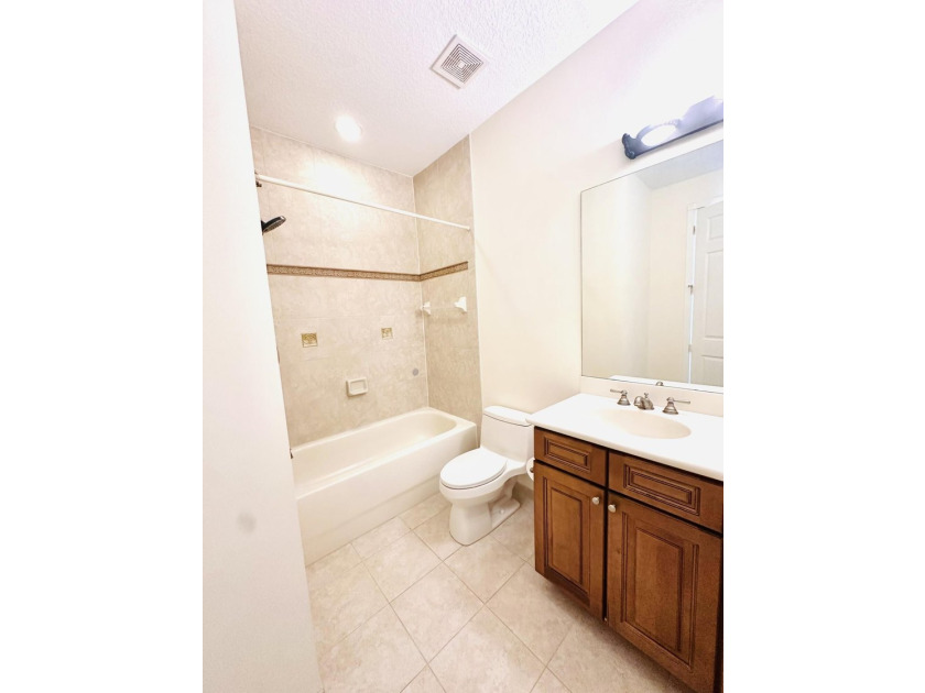 Impeccably maintained and presented in like-new condition, this - photo 31