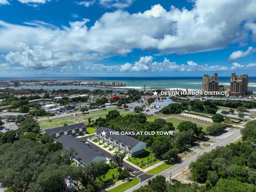 Welcome to The Oaks, a charming neighborhood nestled in the - photo 38