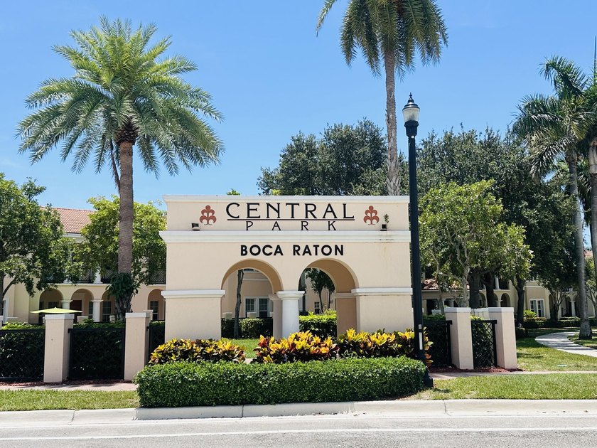 Impeccably maintained and presented in like-new condition, this - photo 41