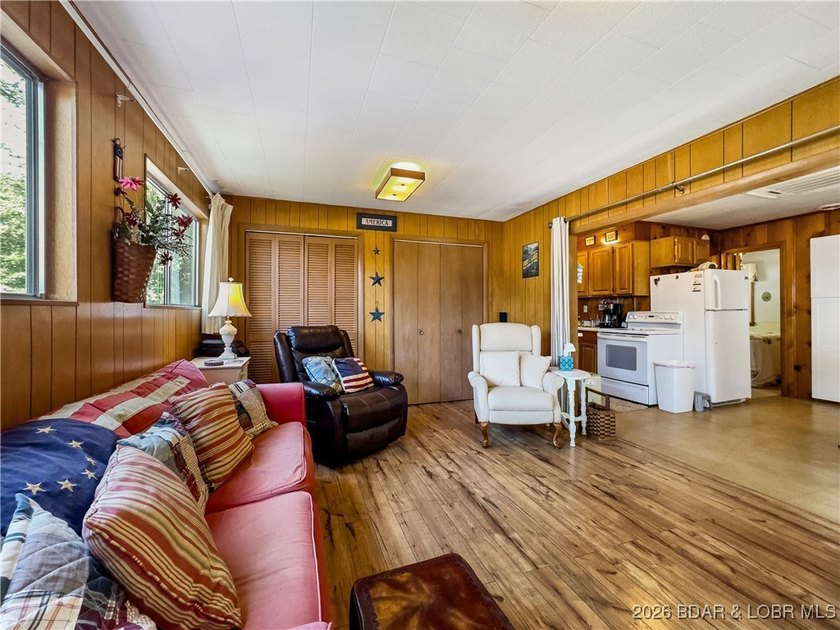 This lake home has it all for 1 price - Boat, 2 PWC's, Paddle - photo 11