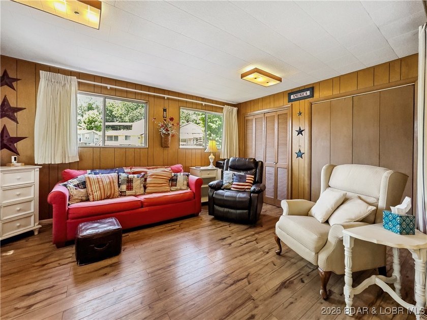This lake home has it all for 1 price - Boat, 2 PWC's, Paddle - photo 12