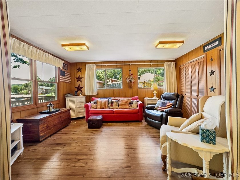 This lake home has it all for 1 price - Boat, 2 PWC's, Paddle - photo 13