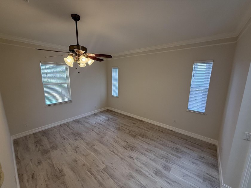 Spacious 3-bedroom, 2-bath in-ground pool home with standout - photo 14