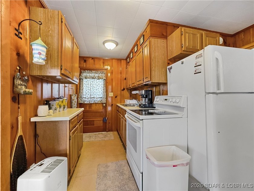 This lake home has it all for 1 price - Boat, 2 PWC's, Paddle - photo 17
