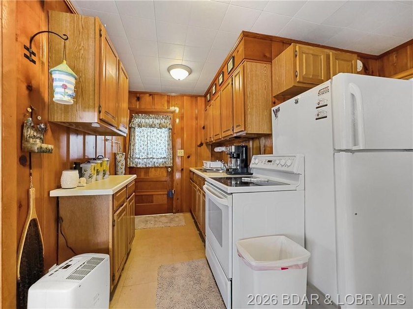 This lake home has it all for 1 price - Boat, 2 PWC's, Paddle - photo 17