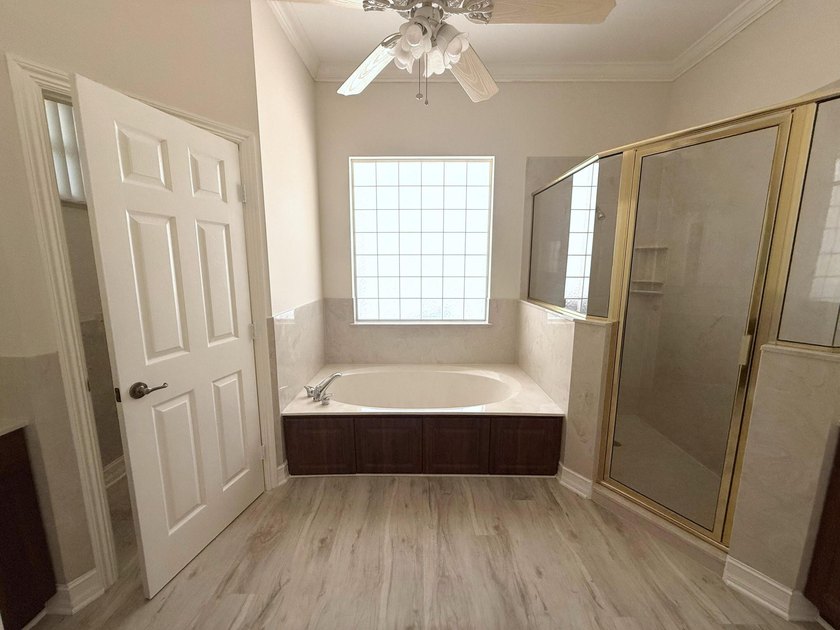 Spacious 3-bedroom, 2-bath in-ground pool home with standout - photo 17
