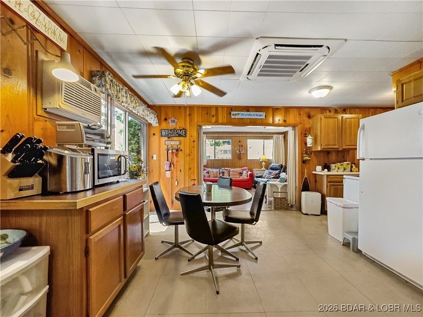This lake home has it all for 1 price - Boat, 2 PWC's, Paddle - photo 19
