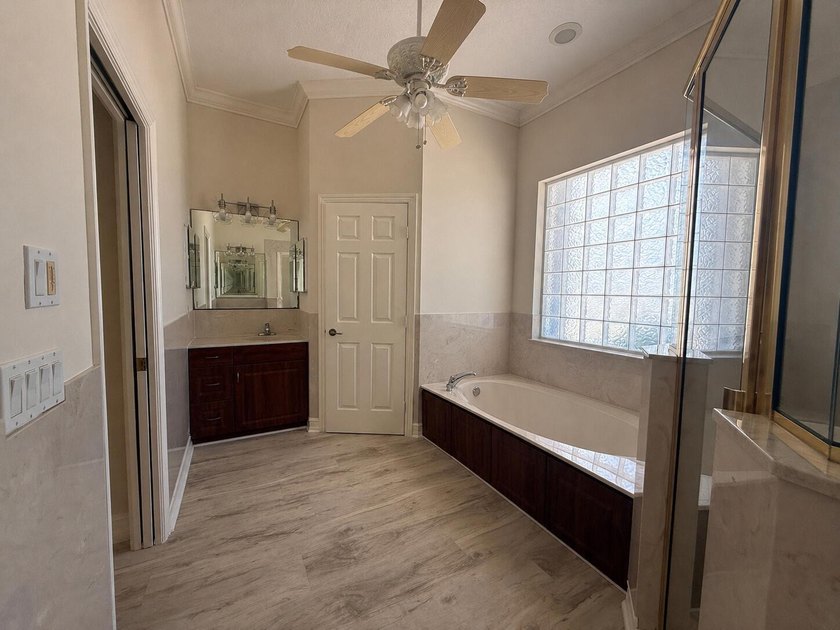 Spacious 3-bedroom, 2-bath in-ground pool home with standout - photo 19