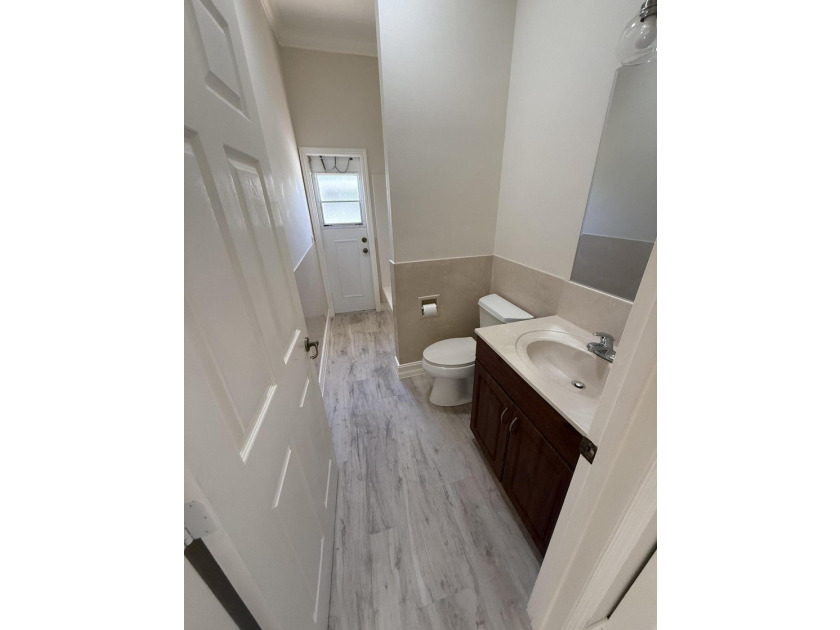 Spacious 3-bedroom, 2-bath in-ground pool home with standout - photo 21