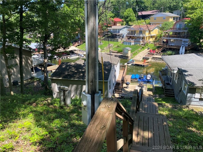 This lake home has it all for 1 price - Boat, 2 PWC's, Paddle - photo 37