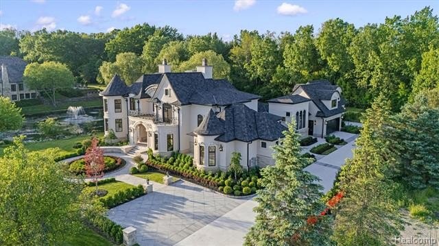 NEW CONSTRUCTION. Experience elevated luxury living in this - photo 2