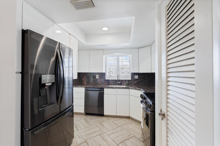Prime Waterfront Condo in North Palm Beach Condo Features - photo 9