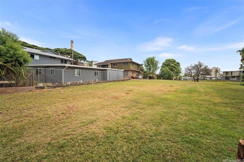 To be sold together with 94-815 Waipahu Street, this BMX-3 zoned - photo 24